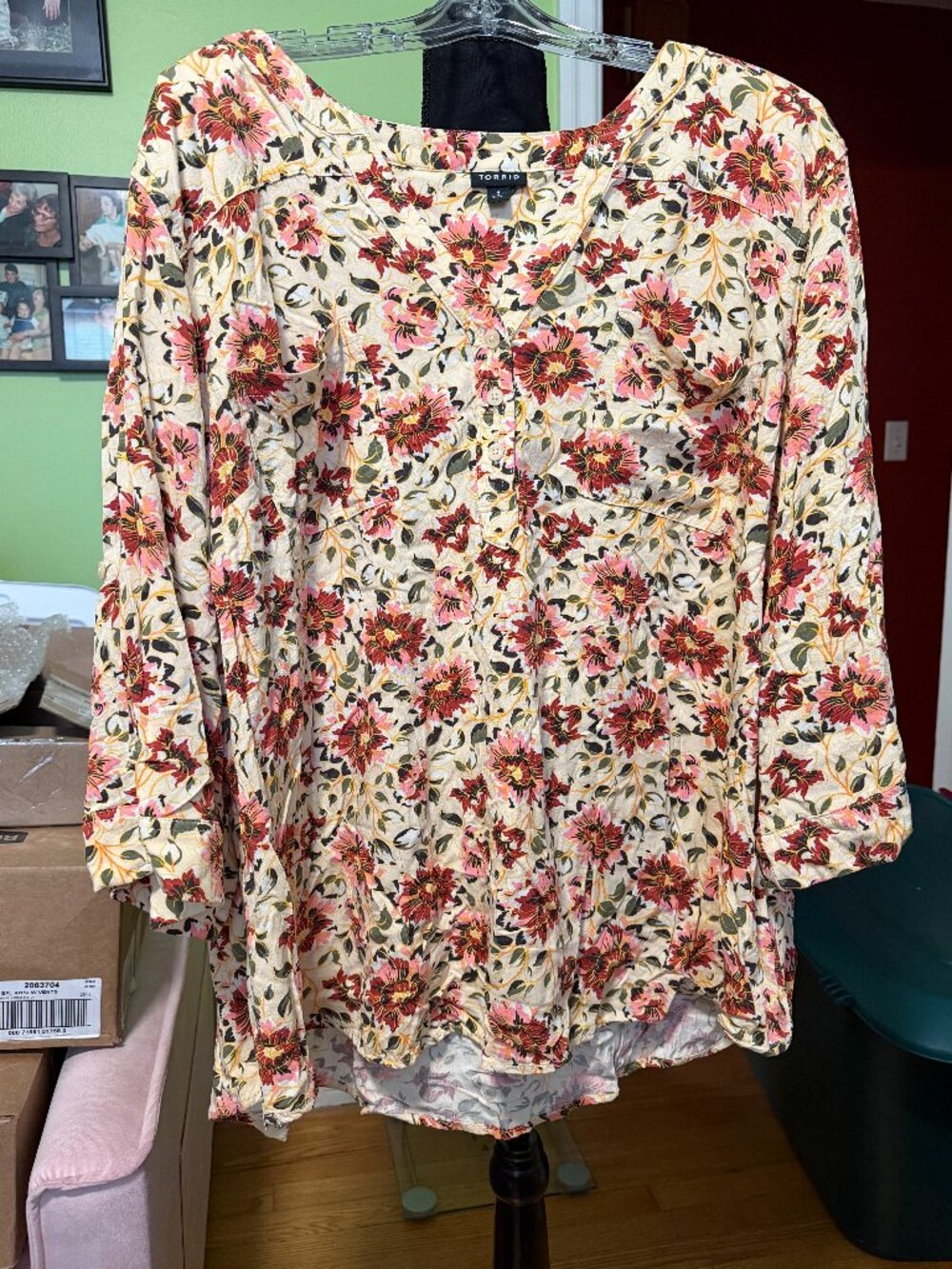 Torrid Size 4 3/4 length sleeve floral top